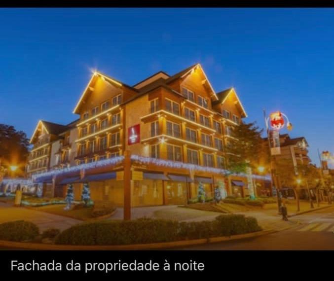 Hotel Laghetto Stilo Borges Γκραμάντο Εξωτερικό φωτογραφία The hotel at night