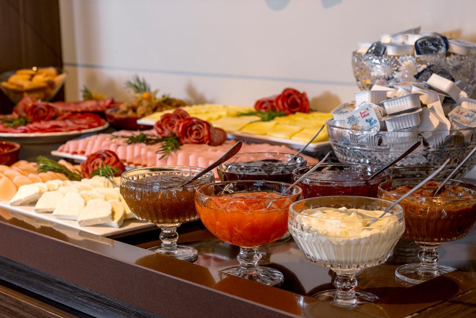 Hotel Laghetto Stilo Borges Γκραμάντο Εξωτερικό φωτογραφία A buffet