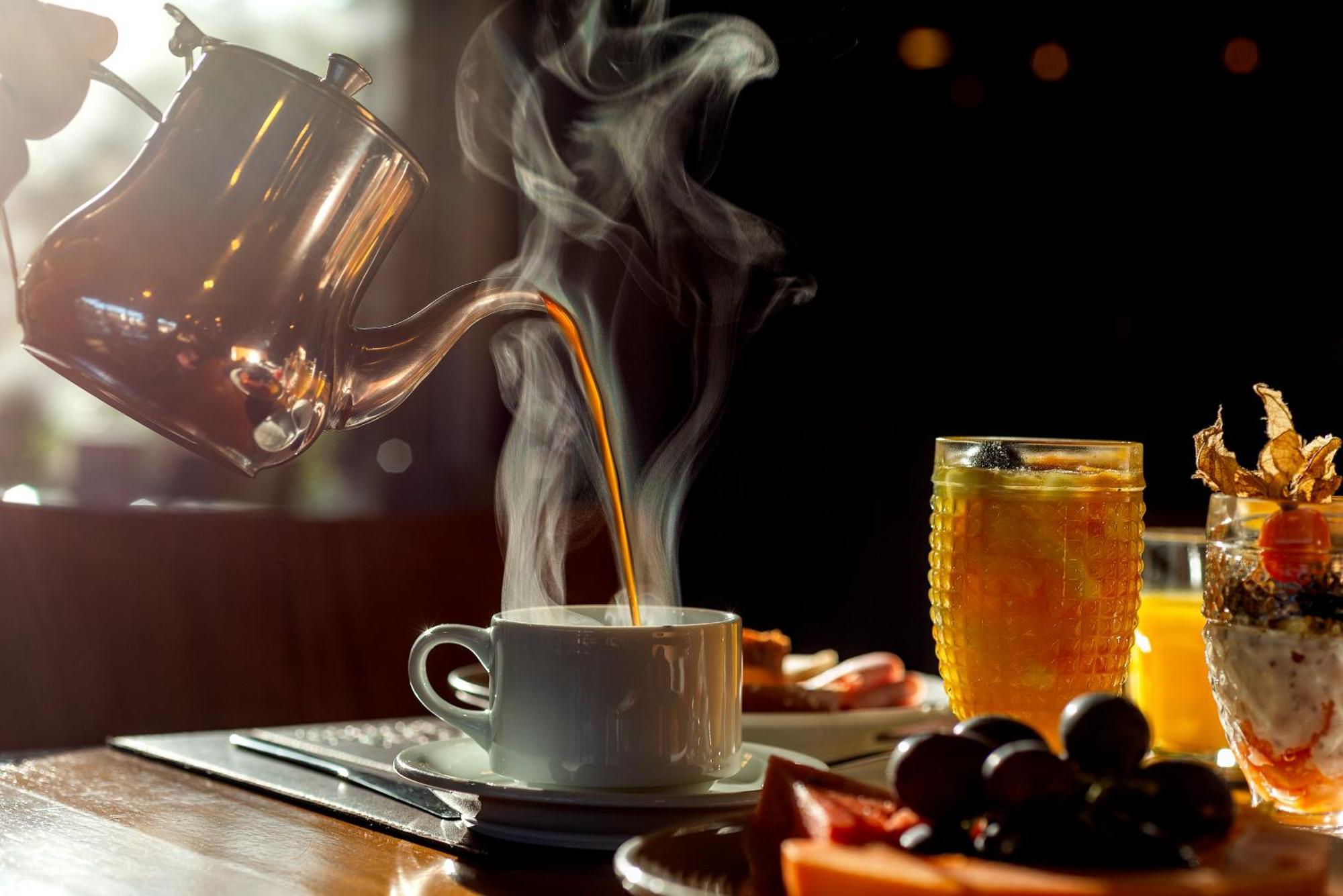Hotel Laghetto Stilo Borges Γκραμάντο Εξωτερικό φωτογραφία Coffee being poured