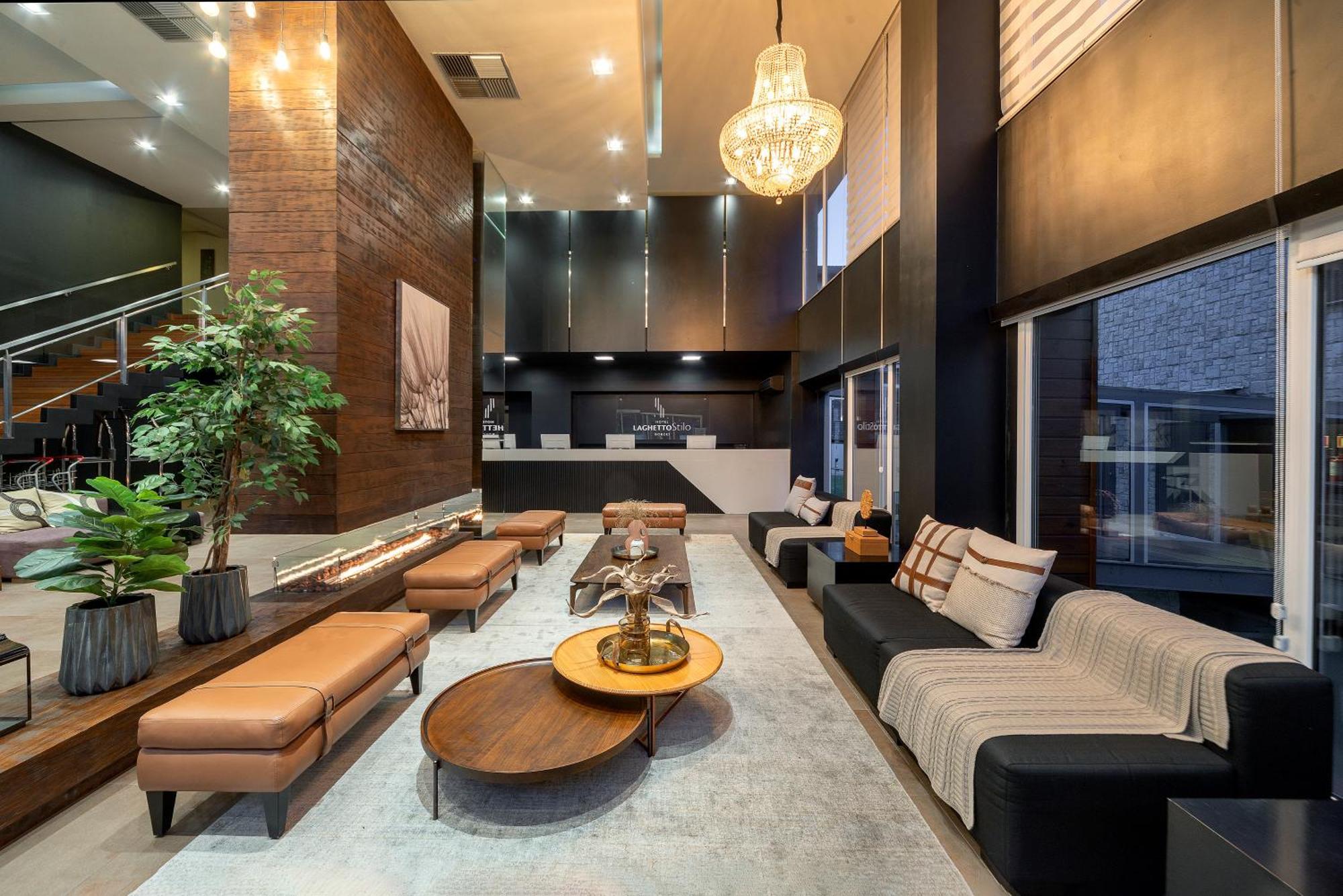 Hotel Laghetto Stilo Borges Γκραμάντο Εξωτερικό φωτογραφία The lobby of the hotel