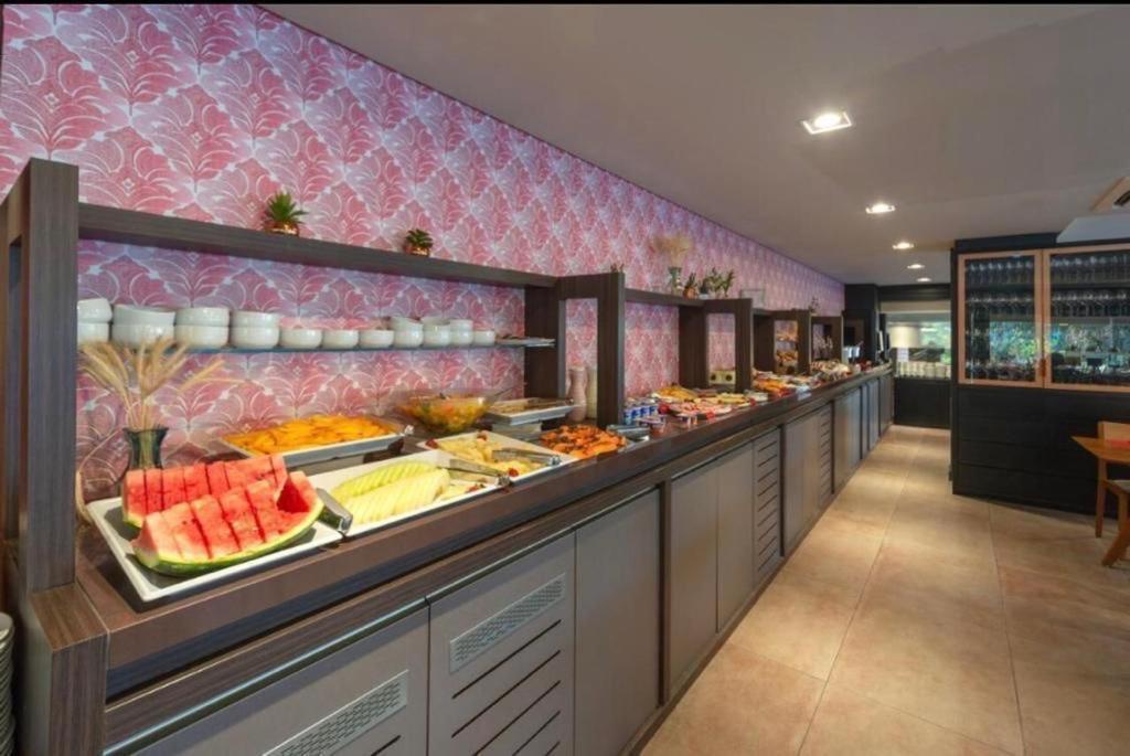 Hotel Laghetto Stilo Borges Γκραμάντο Εξωτερικό φωτογραφία The buffet at the restaurant